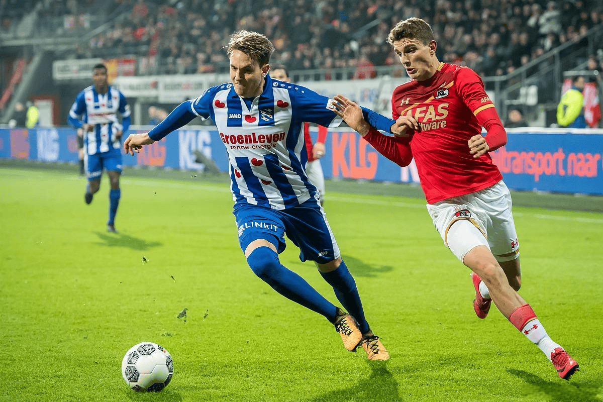 关于荷甲冲刺阶段走向成谜;门兴格拉德巴赫刷新队史纪录;赛场秩序良好;赛程密集仍需轮换的信息 关于荷甲冲刺阶段走向成谜;门兴格拉德巴赫刷新队史纪录;赛场秩序良好;赛程密集仍需轮换的信息