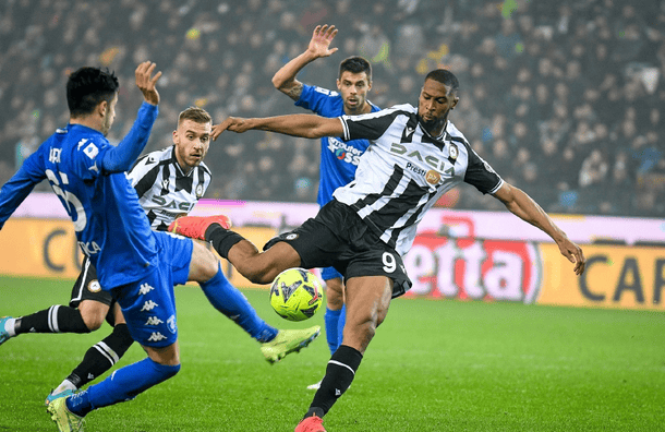 尤文图斯年轻左后卫 尤文图斯年轻左后卫