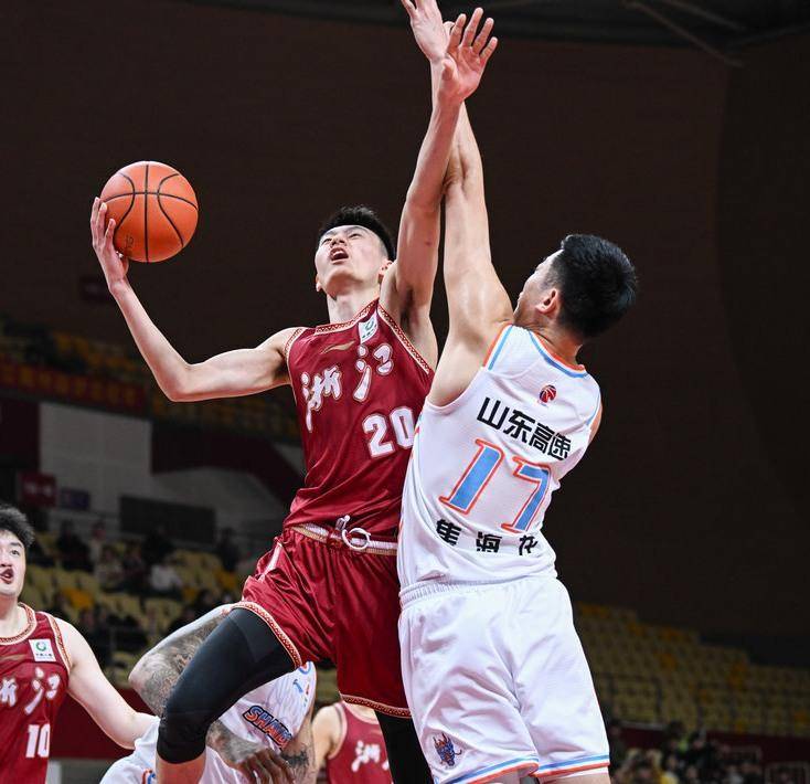 包含武汉三镇赛后门线救险，志在CBA季后赛名次提升，压力陡增，临场指挥获称赞的词条