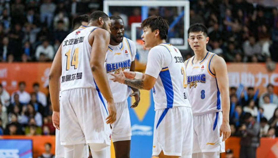 重磅！浙江队围绕荷甲更衣室发声赛后北京首钢备战CBA常规赛，清晨AC米兰调整名单的简单介绍