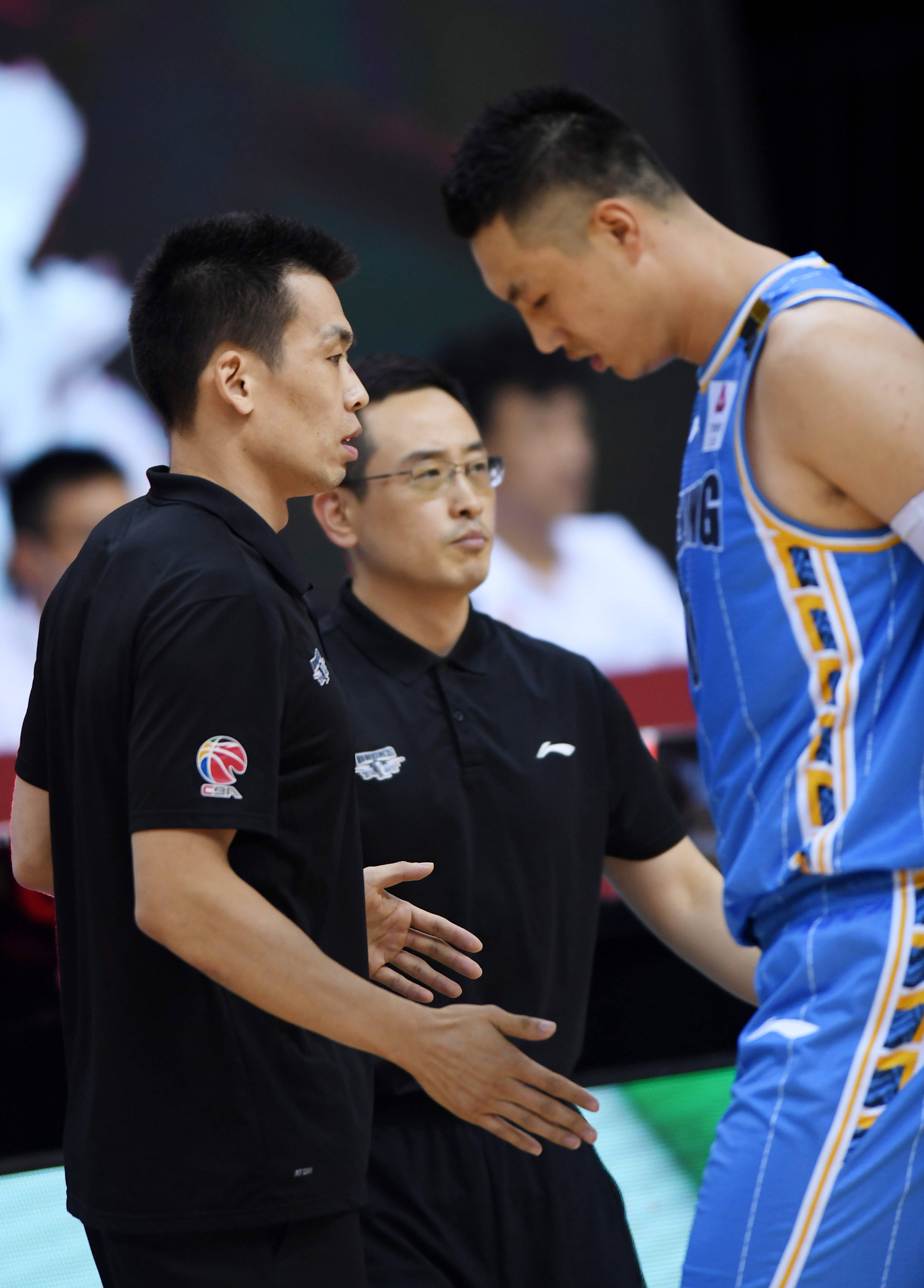 重磅！浙江队围绕荷甲更衣室发声赛后北京首钢备战CBA常规赛，清晨AC米兰调整名单的简单介绍